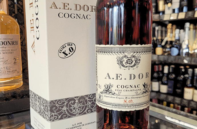 A.E. DOR XO FINE CHAMPAGNE 0,7L + KARTON FRANCUSKI MAJSTERSZTYK DLA KONESERÓW ZBLIŻENIE